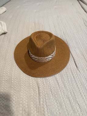 Women’s Wide Brim Straw Fedora Hat with Geometric Band - Tan